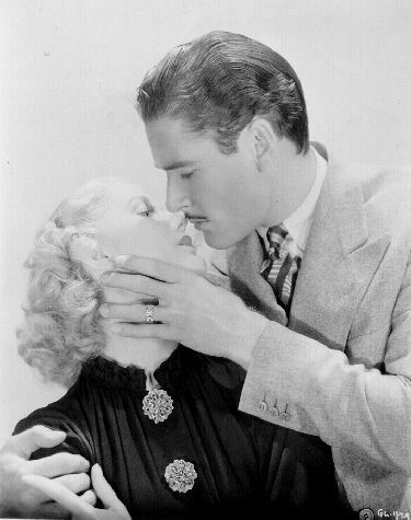 Errol Flynn & Anita Louise - 29kb