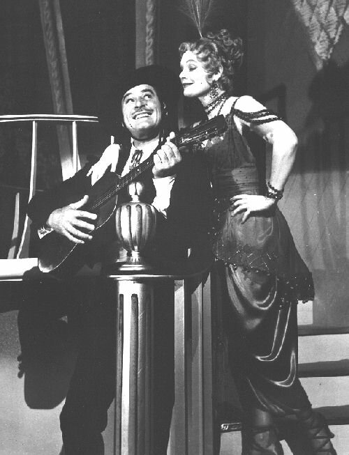 Errol Flynn & Anna Neagle do the tango together - 54kb