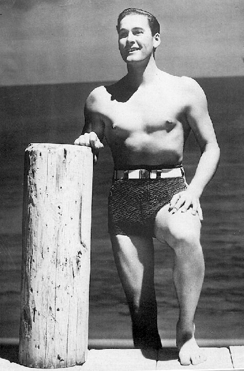 Errol Flynn circa 1935 - 73kb
